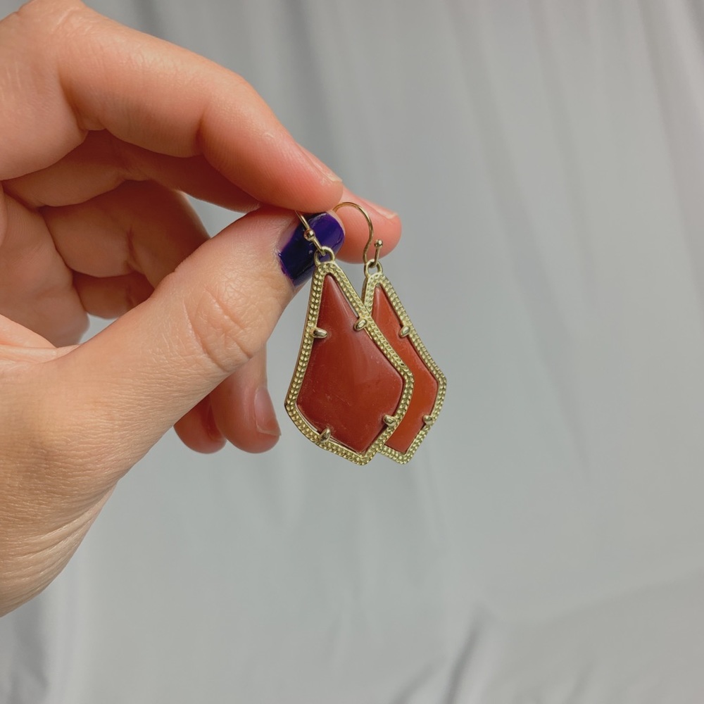 KENDRA SCOTT ALEX EARRINGS IN MAROON/RED AND GOLD